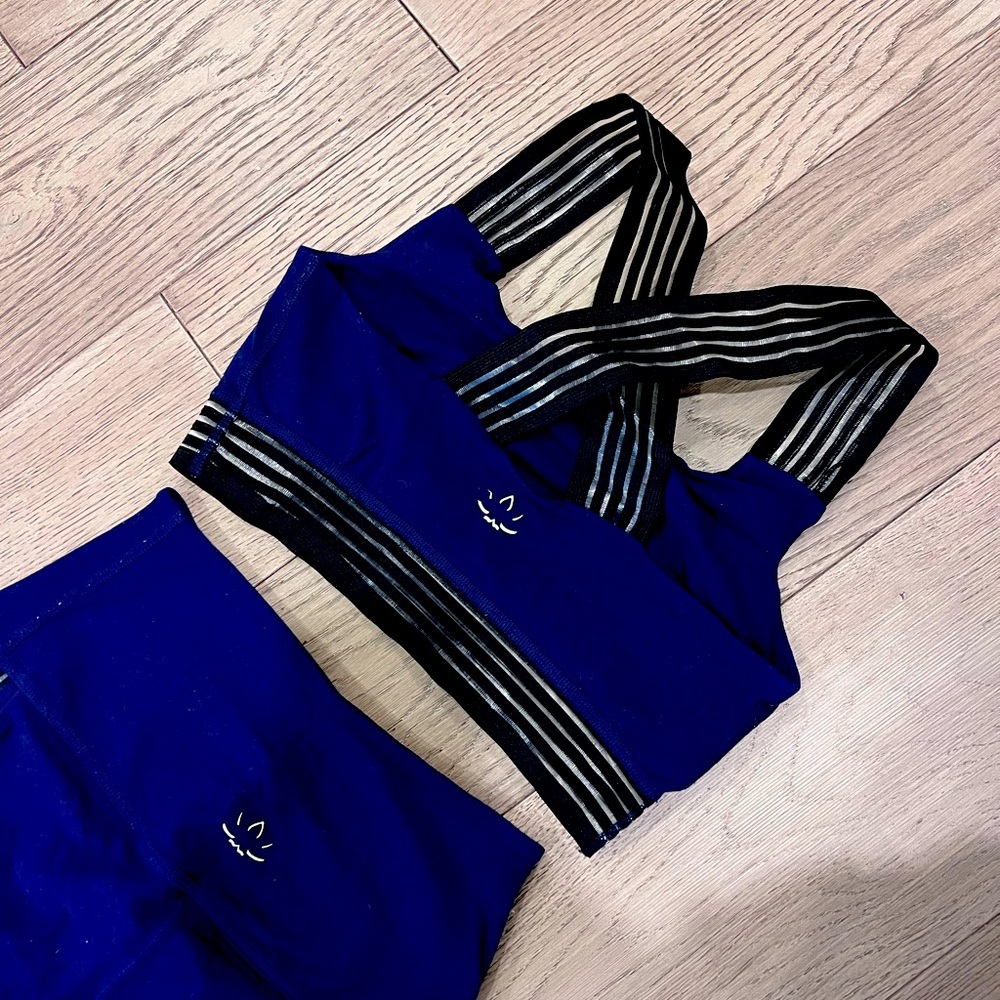 Beyond Yoga Blue & Black Strappy Sports Bra and legging set!